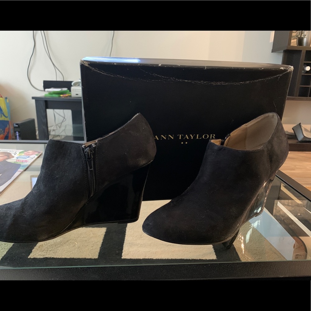 Ann Taylor black wedge